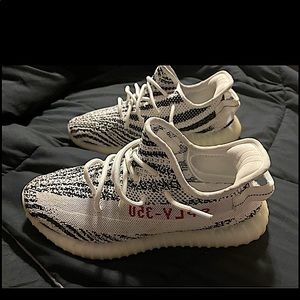 YEEZY BOOST 350 V2